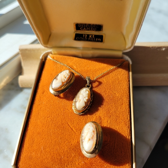 Vintage Curtis Creation Genuine Cameo Pendant & Clip-On Earrings ~ 12 KTGF ~ - Picture 6 of 16